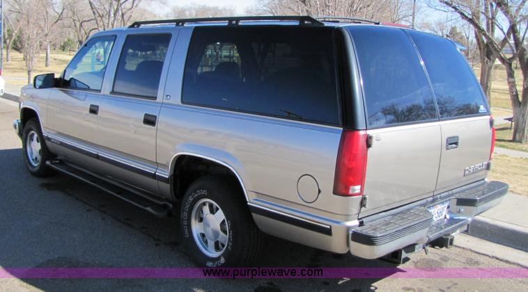 image for item 1001 1999 Chevrolet Suburban C1500 LS SUV