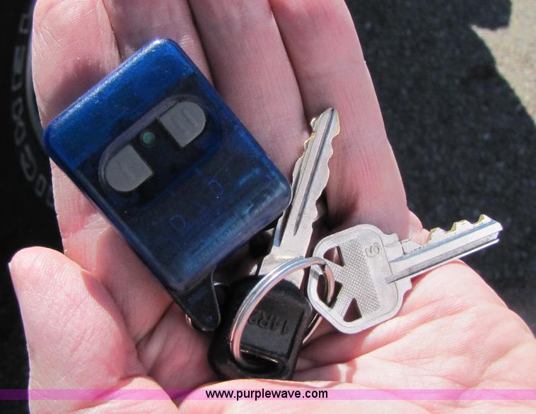 image for item 1001 1999 Chevrolet Suburban C1500 LS SUV