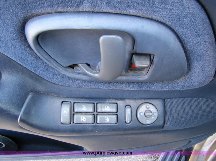 image for item 1001 1999 Chevrolet Suburban C1500 LS SUV