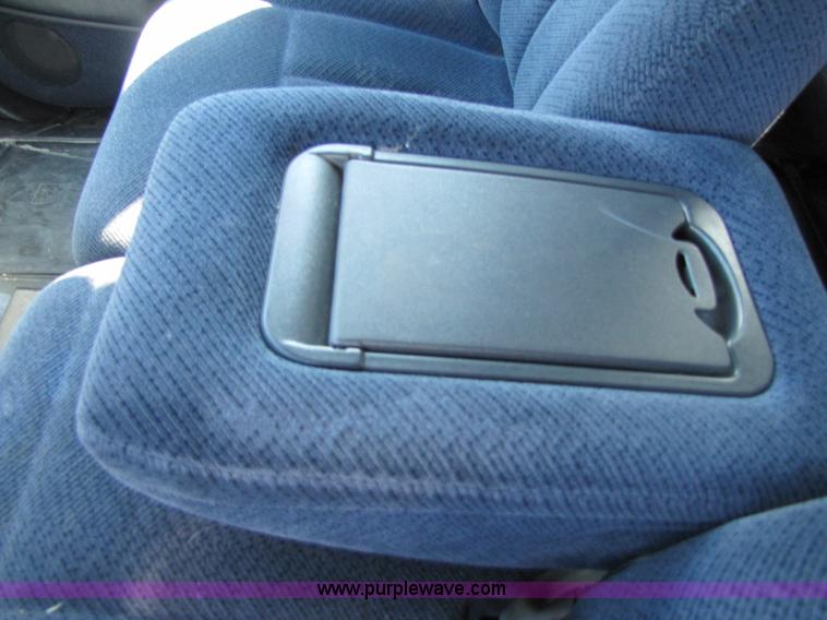 image for item 1001 1999 Chevrolet Suburban C1500 LS SUV