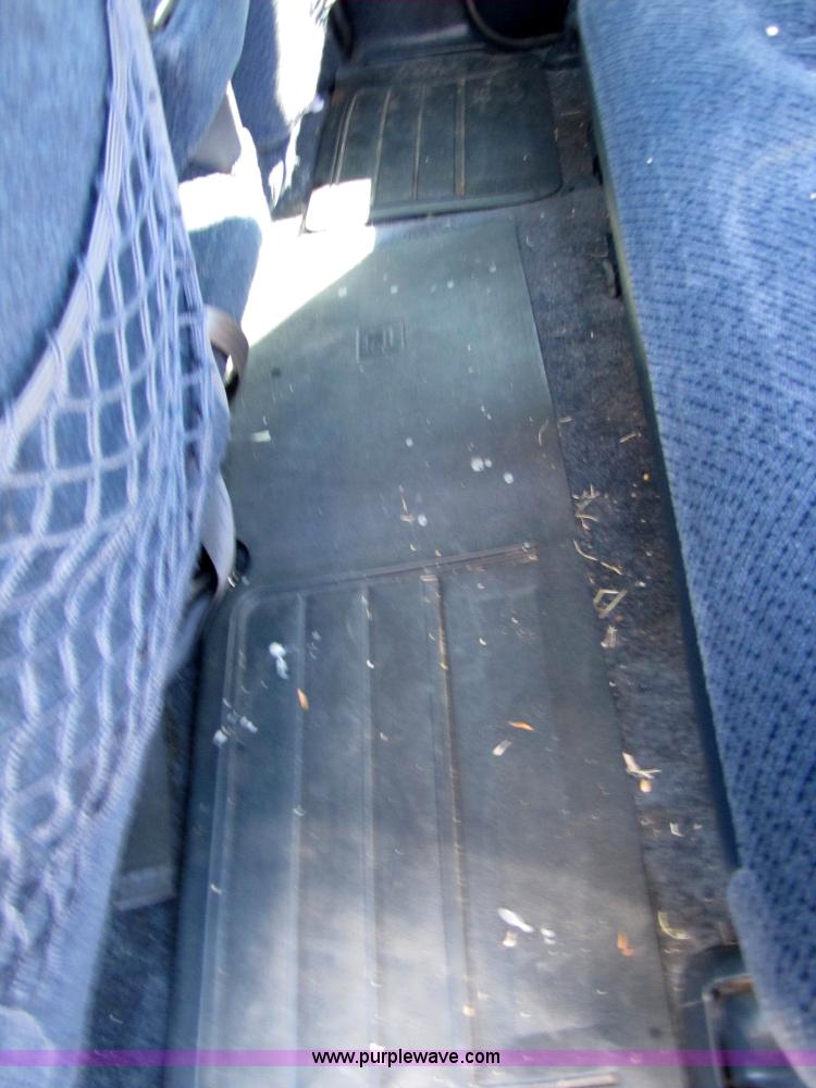 image for item 1001 1999 Chevrolet Suburban C1500 LS SUV