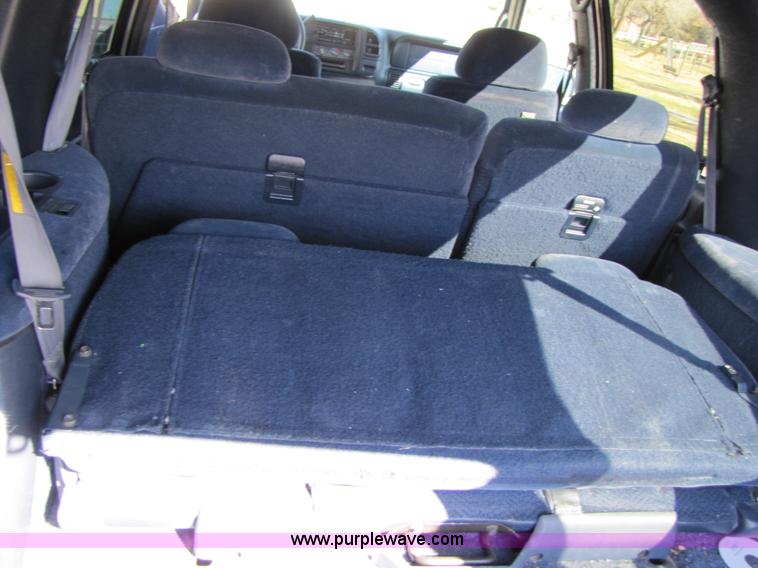image for item 1001 1999 Chevrolet Suburban C1500 LS SUV