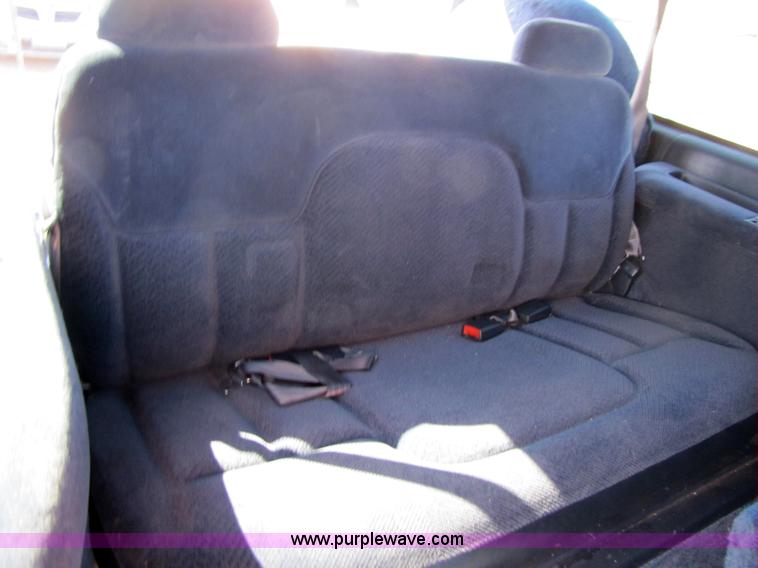 image for item 1001 1999 Chevrolet Suburban C1500 LS SUV