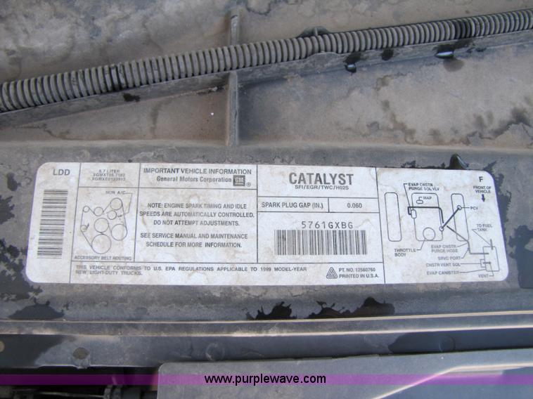 image for item 1001 1999 Chevrolet Suburban C1500 LS SUV