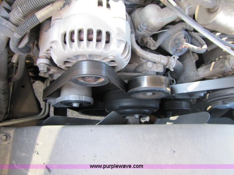 image for item 1001 1999 Chevrolet Suburban C1500 LS SUV