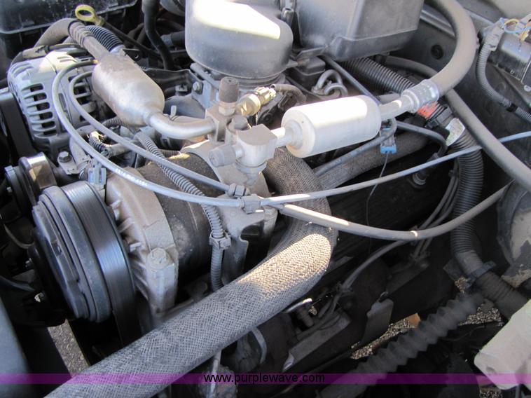 image for item 1001 1999 Chevrolet Suburban C1500 LS SUV