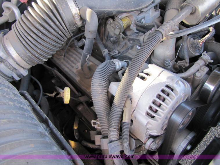 image for item 1001 1999 Chevrolet Suburban C1500 LS SUV