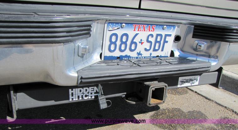 image for item 1001 1999 Chevrolet Suburban C1500 LS SUV