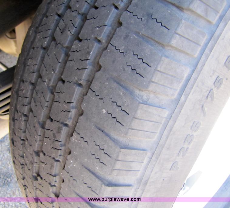 image for item 1001 1999 Chevrolet Suburban C1500 LS SUV