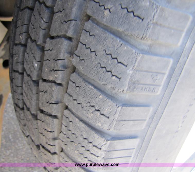 image for item 1001 1999 Chevrolet Suburban C1500 LS SUV