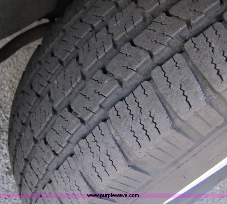 image for item 1001 1999 Chevrolet Suburban C1500 LS SUV