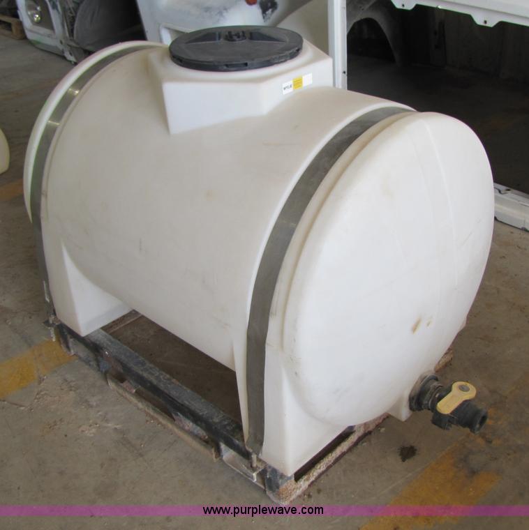 image for item 1004 Banjo 150 gallon ploy tank