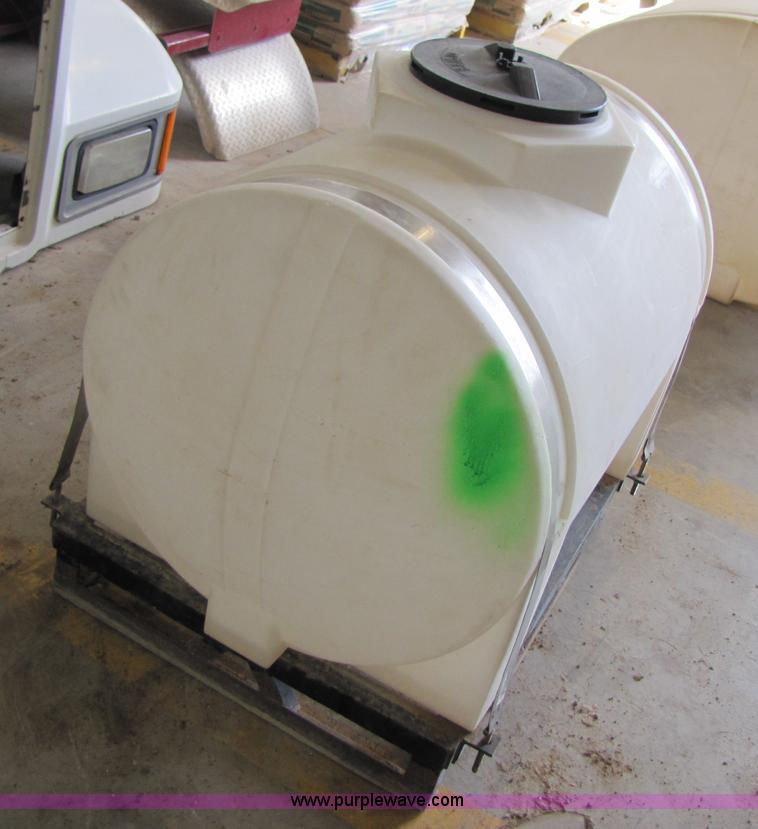 image for item 1004 Banjo 150 gallon ploy tank