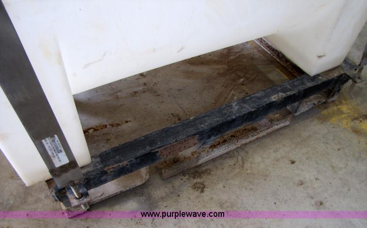 image for item 1004 Banjo 150 gallon ploy tank