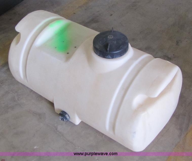 image for item 1005 30 gallon poly tank