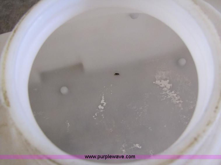 image for item 1005 30 gallon poly tank