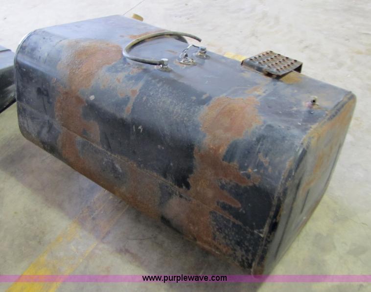 image for item 1007 Approx 100 gallon fuel tank
