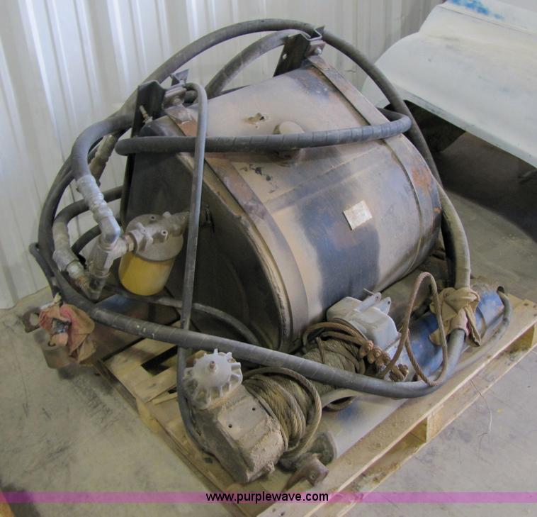 image for item 1010 Hydraulic tank with winch and four hydraulic cylinders