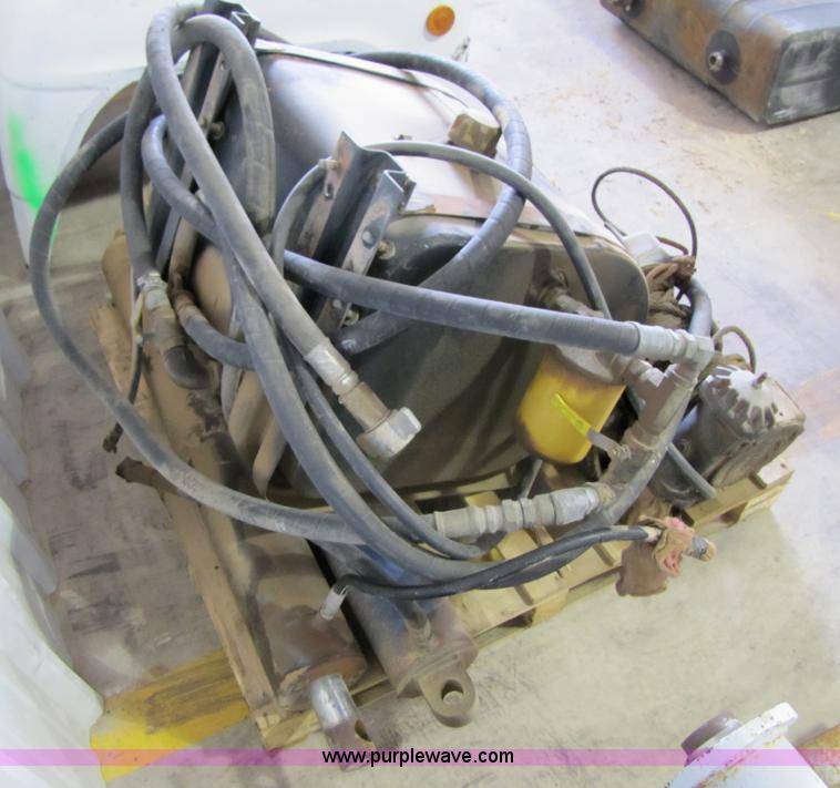 image for item 1010 Hydraulic tank with winch and four hydraulic cylinders