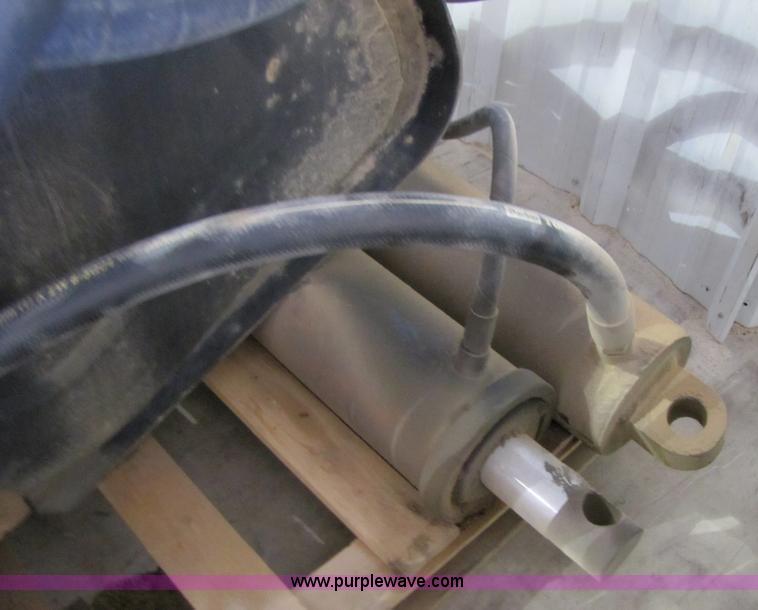 image for item 1010 Hydraulic tank with winch and four hydraulic cylinders