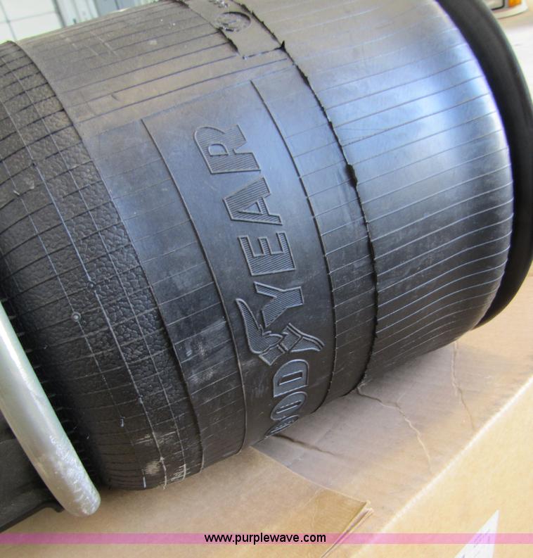 image for item 1016 Assorted International semi parts