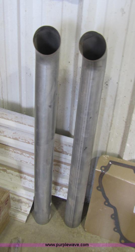 image for item 1017 Assorted Mack semi parts