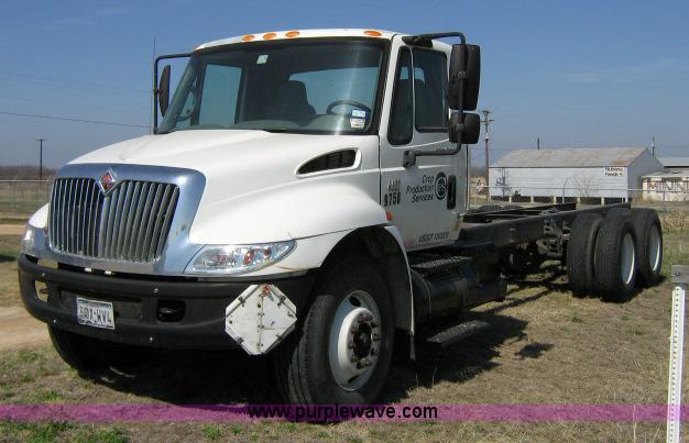 image for item 1657 2003 International 4400 6x4 cab and chassis