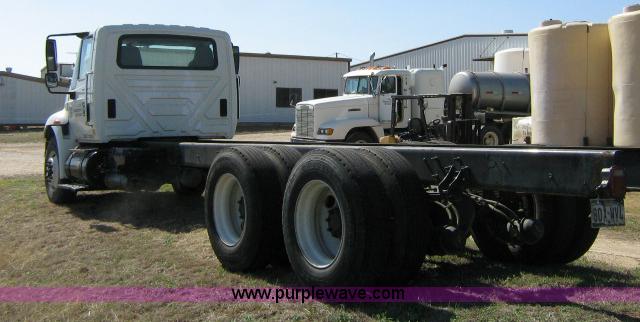 image for item 1657 2003 International 4400 6x4 cab and chassis