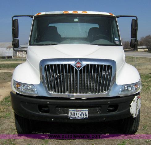 image for item 1657 2003 International 4400 6x4 cab and chassis