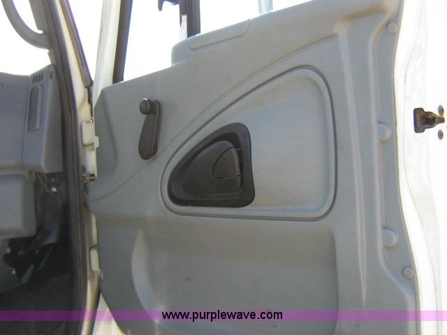 image for item 1657 2003 International 4400 6x4 cab and chassis