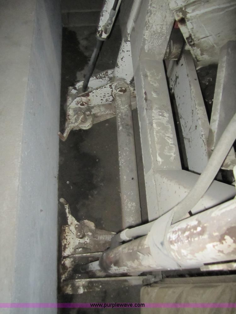 image for item 3139 Bobcat 610 skid steer