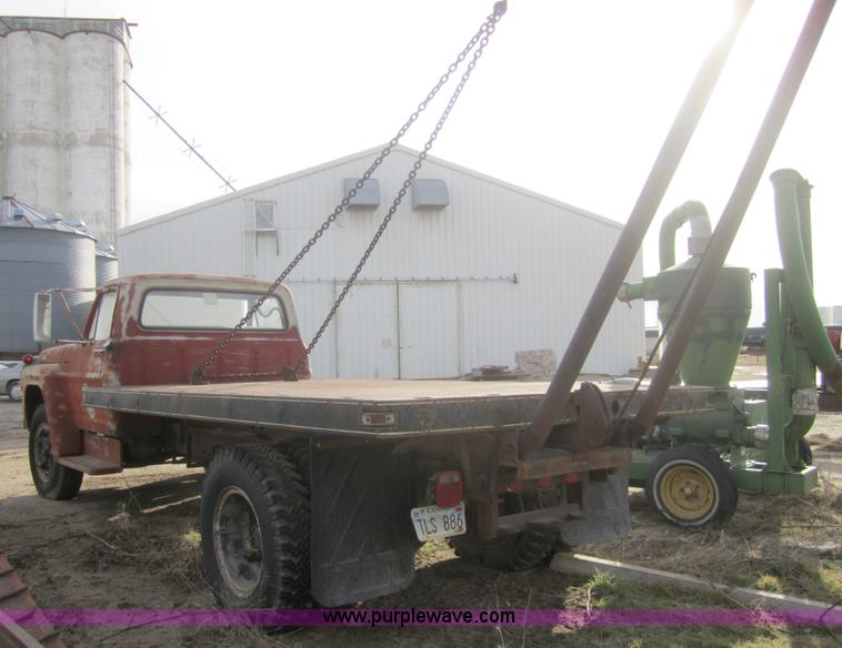 image for item 3147 1968 Ford F750 heavy truck