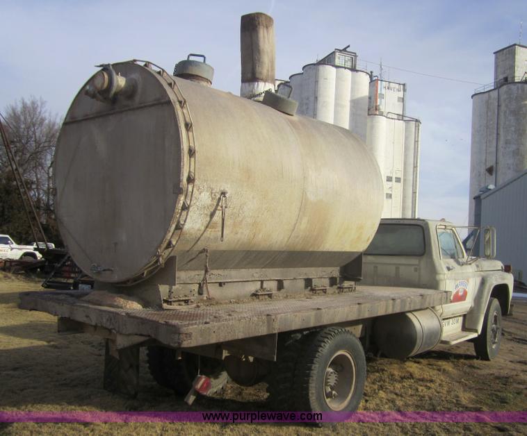 image for item 3148 1975 Ford F750 dump truck with dust tank