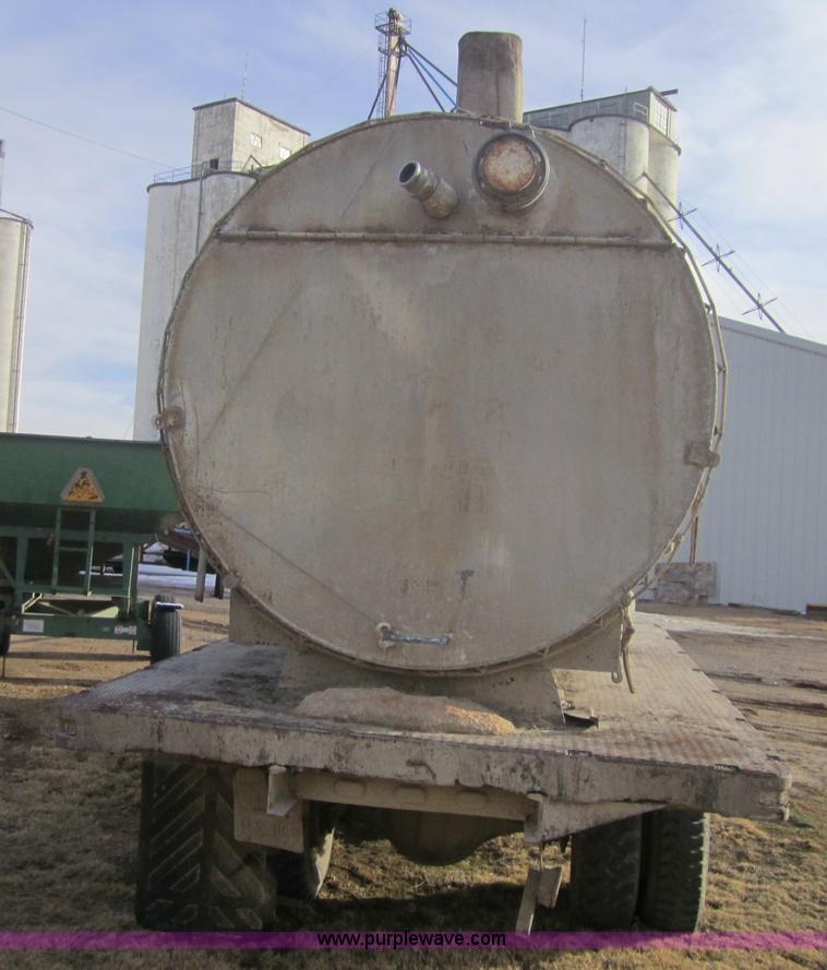 image for item 3148 1975 Ford F750 dump truck with dust tank