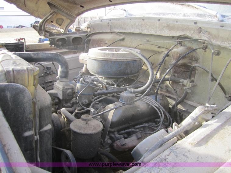 image for item 3148 1975 Ford F750 dump truck with dust tank