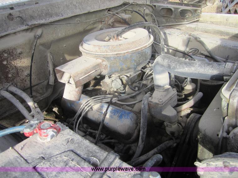 image for item 3148 1975 Ford F750 dump truck with dust tank