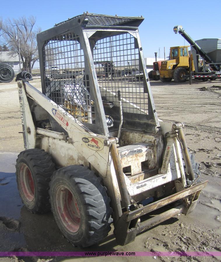 image for item 3149 Bobcat 620 skid steer