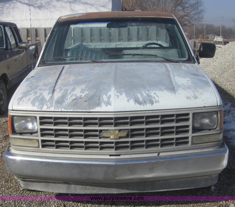 image for item 3180 1988 Chevrolet 1500 Cheyenne pickup truck