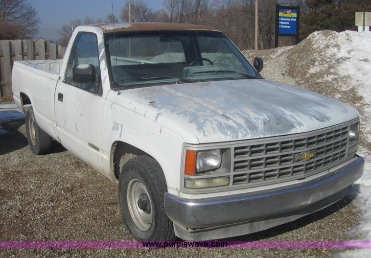 image for item 3180 1988 Chevrolet 1500 Cheyenne pickup truck