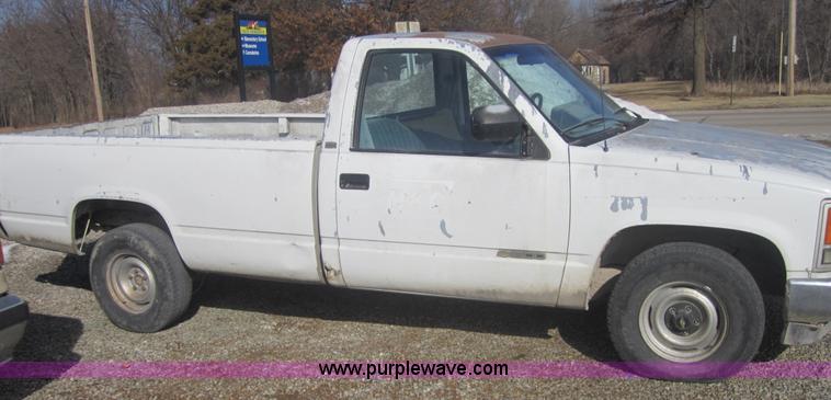 image for item 3180 1988 Chevrolet 1500 Cheyenne pickup truck