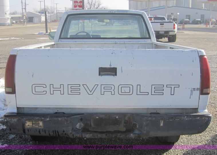 image for item 3180 1988 Chevrolet 1500 Cheyenne pickup truck