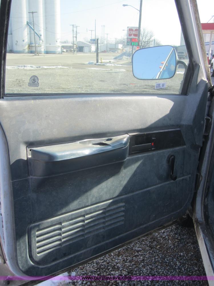 image for item 3180 1988 Chevrolet 1500 Cheyenne pickup truck