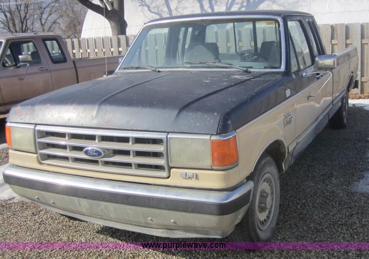 image for item 3181 1988 Ford F150 XLT Lariat supercab pickup truck