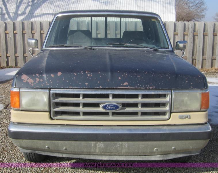 image for item 3181 1988 Ford F150 XLT Lariat supercab pickup truck