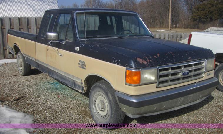 image for item 3181 1988 Ford F150 XLT Lariat supercab pickup truck