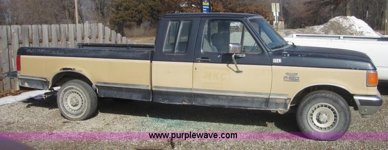 image for item 3181 1988 Ford F150 XLT Lariat supercab pickup truck