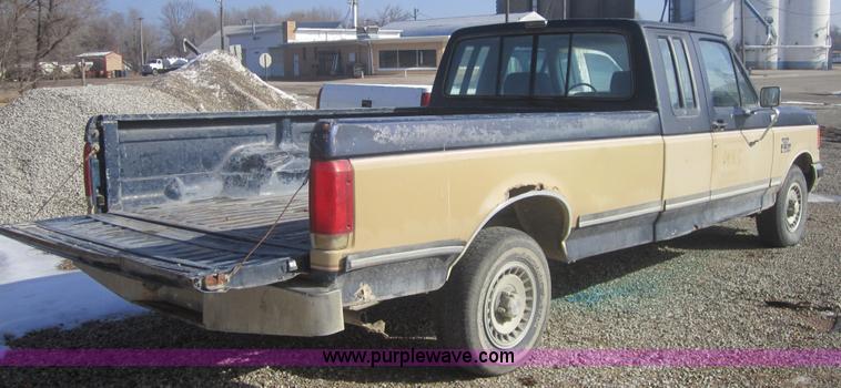 image for item 3181 1988 Ford F150 XLT Lariat supercab pickup truck