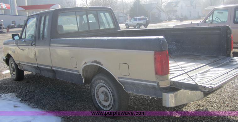 image for item 3181 1988 Ford F150 XLT Lariat supercab pickup truck