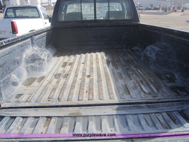 image for item 3181 1988 Ford F150 XLT Lariat supercab pickup truck