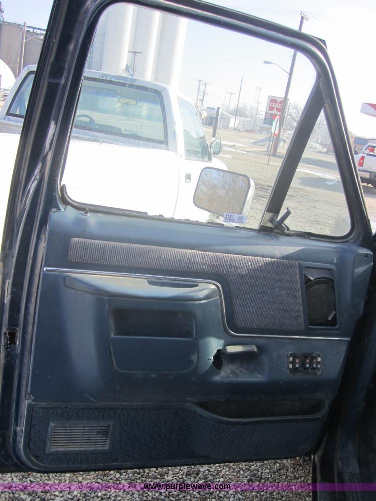 image for item 3181 1988 Ford F150 XLT Lariat supercab pickup truck